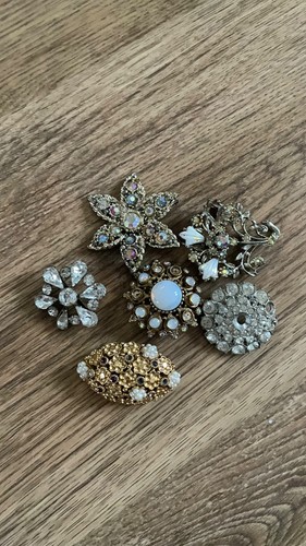 Vintage brooches assorted - brooches,