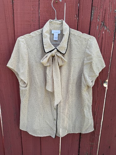 Avenue polka dot button - avenue, up