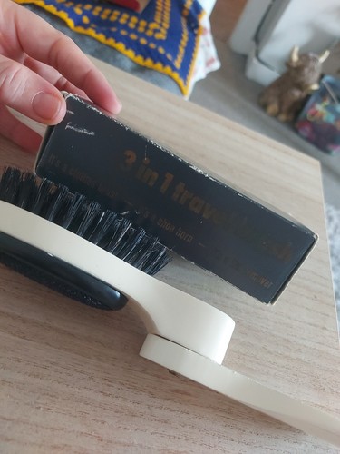 Vintage clothes brush - in,