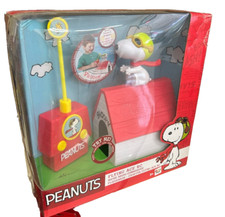 Peanuts Snoopy Dog House Flyng