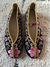 Embroidered satin traditional Chinese shoes / slippers size 34