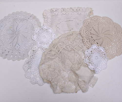 Job lot vintage doilies - job,