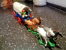 BRITAINS STAGE WILD WEST COVERED WAGON REF 7616 WITH ATTACK ARROWS - ONE MISSING