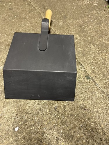 Black ash collector scoop
