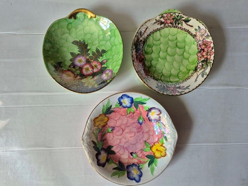 Three maling lustre ware - ware, pink