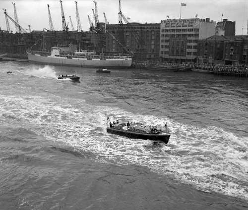 The royal barge river thames - barge,