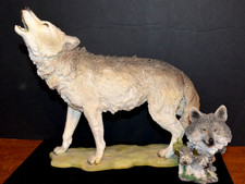 RESIN HOWLING WOLF Figurine &