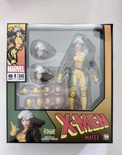 *In Hand* Mafex No 242 & 253