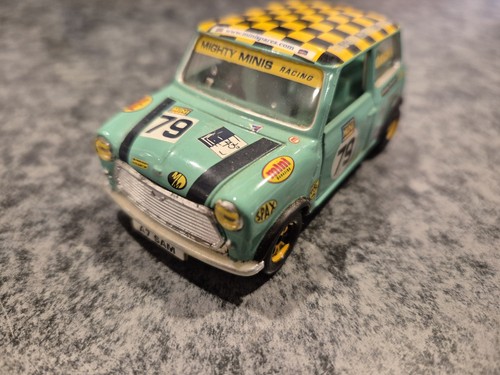 Corgi classic mini cooper - 1:36,