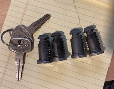 SET OF 4 GENUINE THULE LOCKING