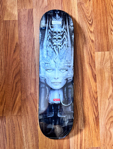 Supreme giger skateboard - hr,