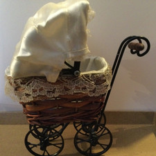 DOLLS HOUSE WICKER +METAL PRAM