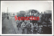 I12/13 WW2 ORIGINAL PHOTO OF GERMAN SOLDIERS LOADING EQUIPMENTS ONTO RAIL CARS