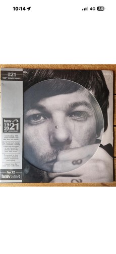 Louis tomlinson walls hmv - -,