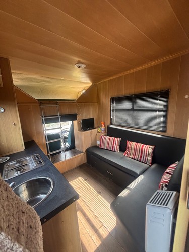 Ton horse lorry - 7.5,