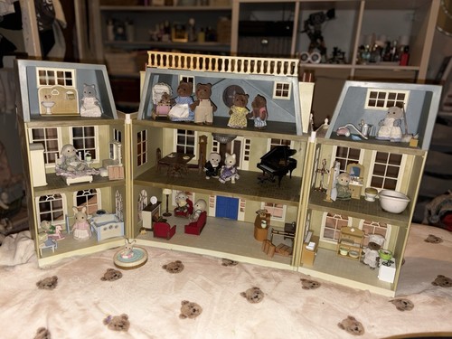 Sylvanian families hotel - families, car