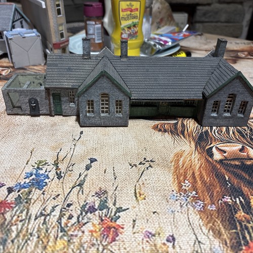 Main station building gauge - building,