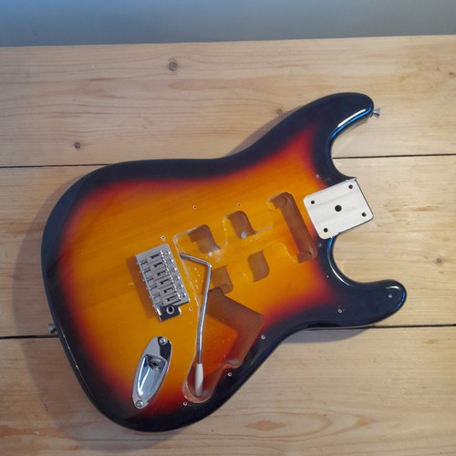 Stratocaster body 3 tone - 3,