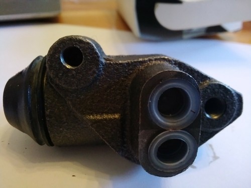 Wheel cylinder front - front, ford