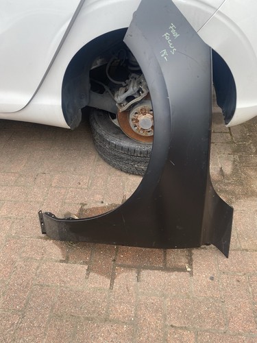 Genuine ford focus - focus, wing