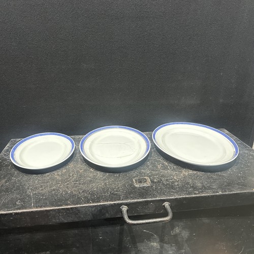 Large serving plates - x3,