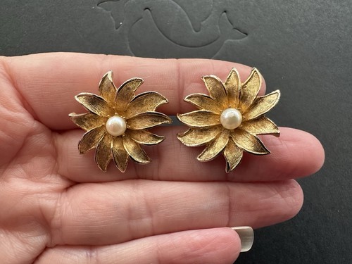 Jewelcraft gold metal - metal, flower