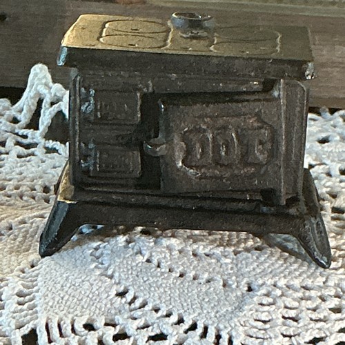 Vintage miniature cast iron - miniature,