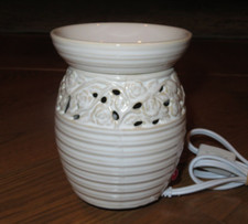 New YANKEE CANDLE Electric TART WARMER Burner with LIGHT Cream ROSES 1280713