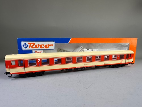 Roco passenger car - 2nd, class