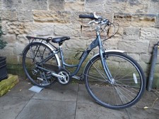 Trek Navigator Woman's Bike. Hybrid Bike. Size Small. 28 Wheels.