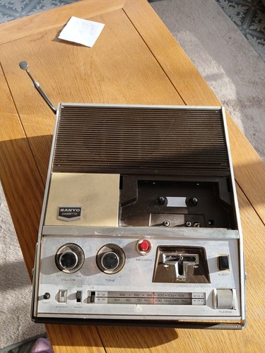 Sanyo radio cassette - cassette, player