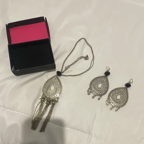 Silver tone teardrop necklace - silver,