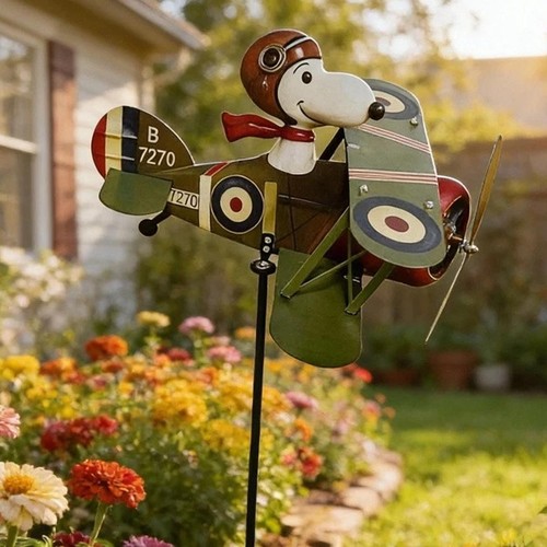 Snoopy pilot flying biplane - pilot,