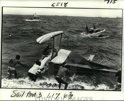 1981 press photo men rescue - 1981,