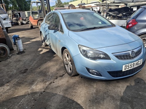 Vauxhall astra 2011 breaking - vauxhall,