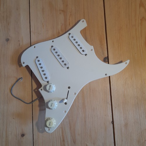 Squier strat style loaded - ,