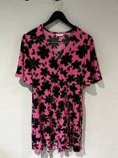 Ladies Pink & Black, Flower
