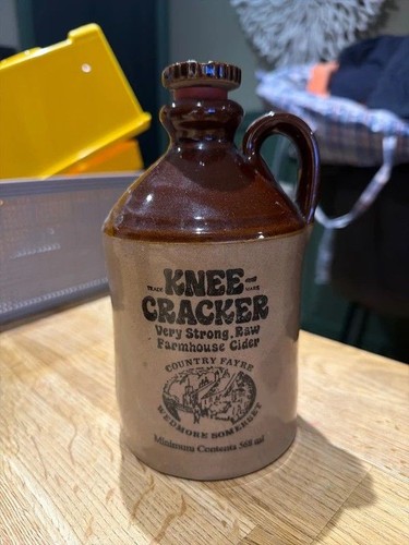 Vintage kneecracker farm - kneecracker, house