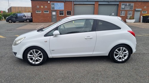 Vauxhall corsa sxi white - vauxhall,