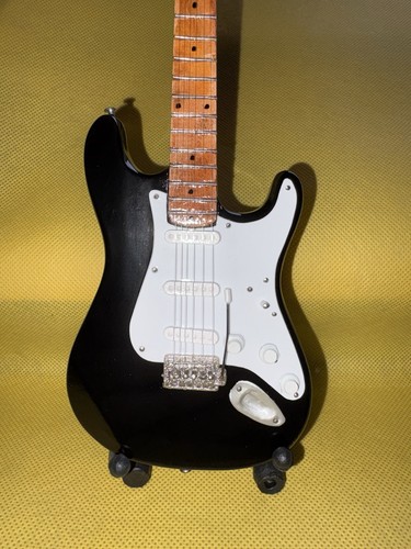 Black strat miniature guitar - strat,