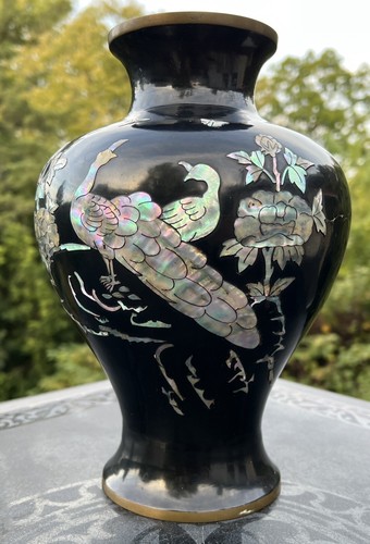 Vtg black lacquer - lacquer, vase