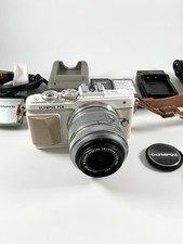 Olympus PEN E-PL7 17.2MP Digital SLR Camera - 14-42mm II R Lens - 23011 Shots