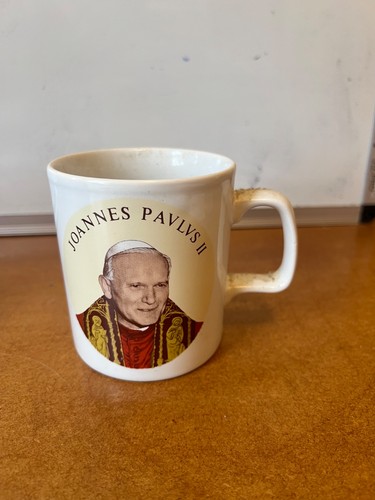 Vintage 1982 pope john paul - pope,