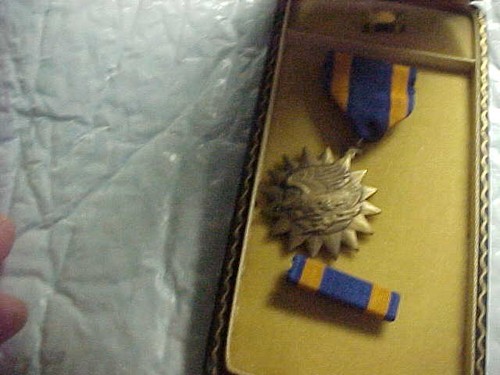 Ww2 air medal case with - us,