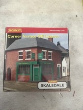 Hornby Skaldale 00 Gauge R8623 Corner Terrace Model Shop