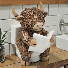 Happy Highland Cow Reading