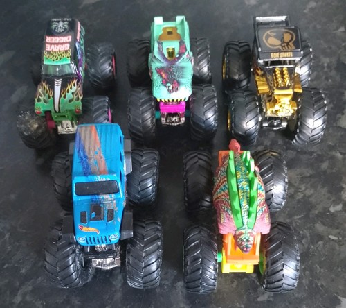 Hot wheels monster jam trucks - hot,