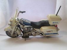 HARLEY DAVIDSON CALIFORNIA HIGHWAY PATROL  1-18 SCALE  MAISTO MOTORCYCLE MODEL