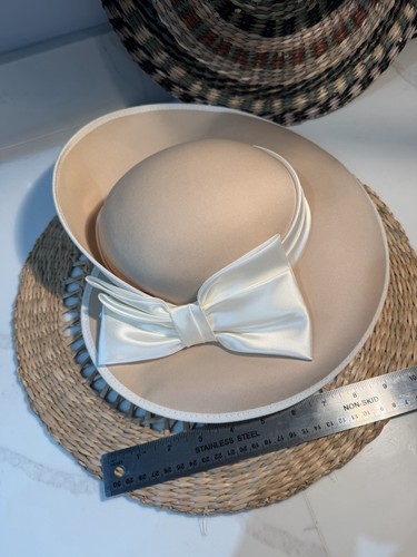 Elegant piece cream - elegant, is