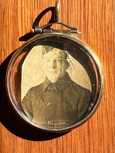 Antique glass photo - photo, locket